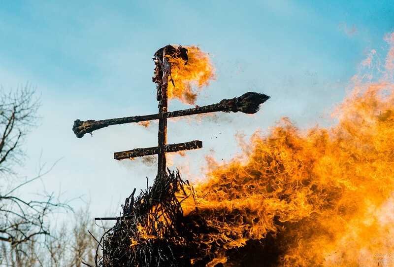 В Донецке на праздновании Масленицы сожгли чучела европейских политиков