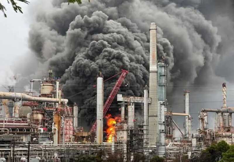 В Калифорнии случился пожар на нефтеперерабатывающем заводе