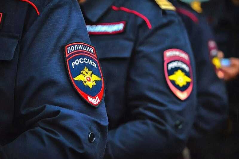 В одном из клубов Санкт-Петербурга во время рейда были задержаны блогер и его подруга