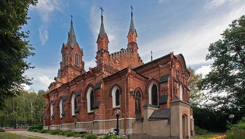 Во Владимире прокуратура распорядилась убрать мемориал и икону из католического храма