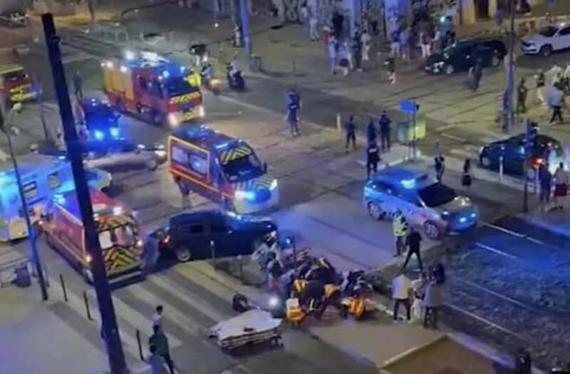 Во Франции водитель автомобиля наехал на группу футбольных болельщиков