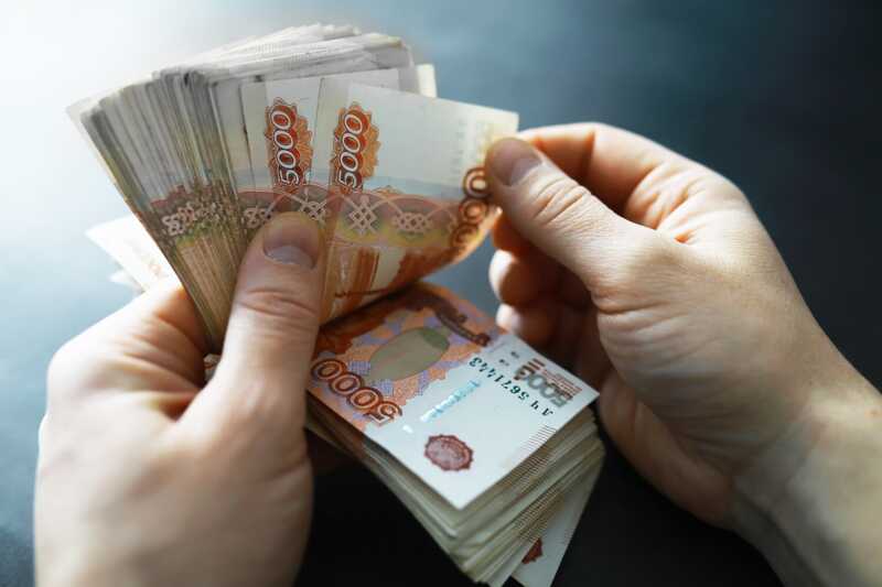 В Бурятии мужчина похитил у своей тети свыше 14 миллионов рублей ради автомобилей и мотоциклов