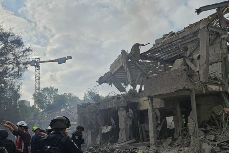 В интернете появились фотографии, сделанные после ракетного обстрела со стороны Ирана