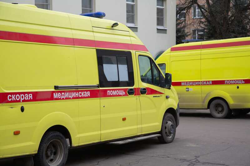 В Санкт-Петербурге пьяные мужчины напали на бригаду скорой помощи