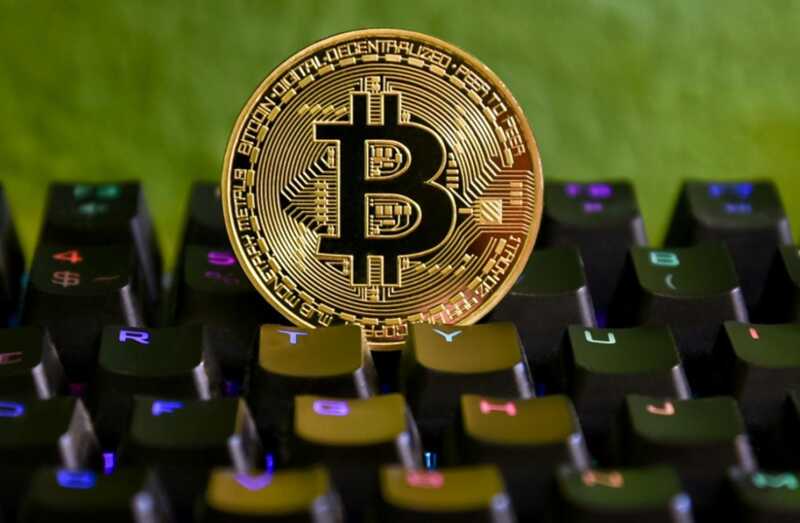 Цена биткойна опустилась ниже 100 тысяч долларов
