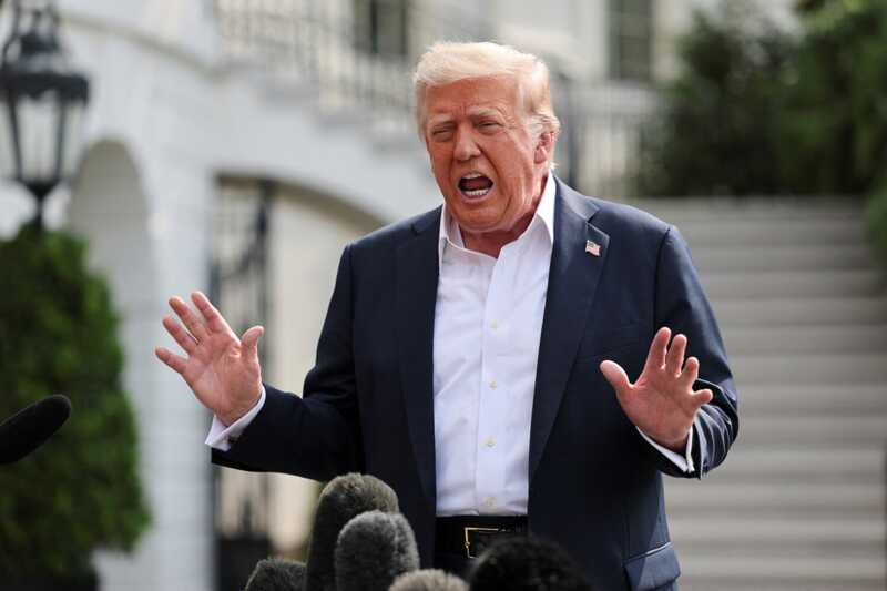 Трамп объяснил причины отказа от пошлин в 500% и сообщил о введении пошлин в 100%