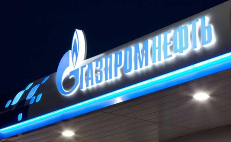 «Газпромнефть» запретила использование телефонов с GPS на НПЗ и ввела штрафы до 100 тысяч рублей