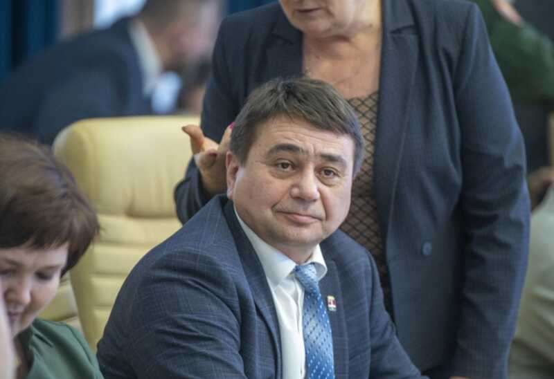 Главу Кочевского округа Александра Юркина закрыли в машине правоохранителей в Пермском крае