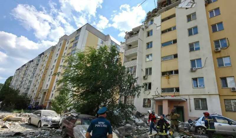 В МЧС предполагают, что под обломками дома в Саратове могут быть люди
