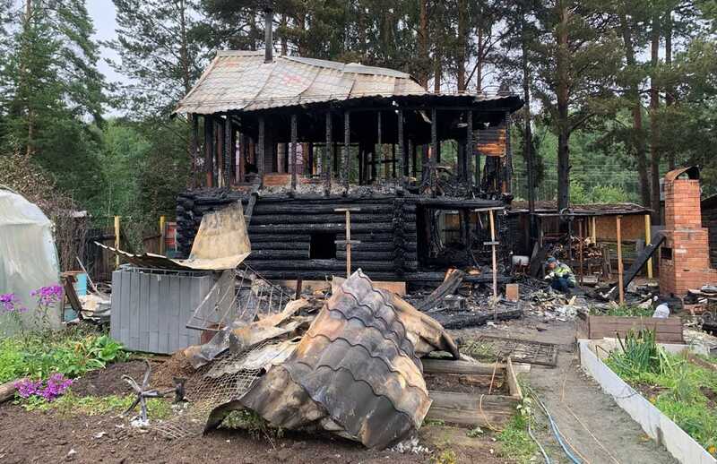 В Екатеринбурге трое детей погибли при пожаре в дачном доме