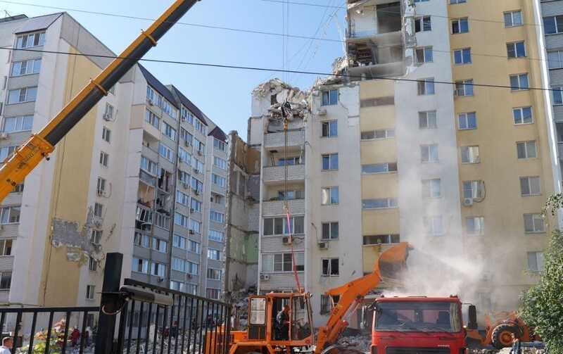 В Саратове спасатели разыскивают 10 человек, пропавших без вести после обрушения здания