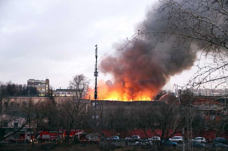 В Москве Следственный комитет требует заключения под стражу владельцев нелегального хостела, где случился пожар