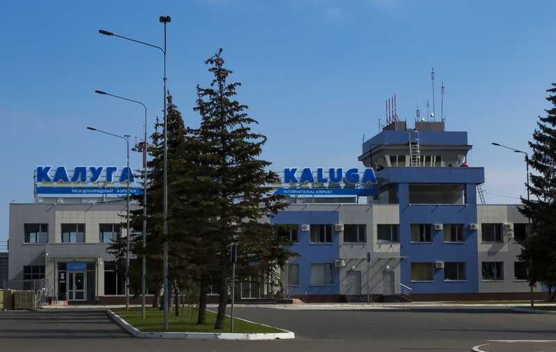 Аэропорт Калуги временно прекратил деятельность после нападения беспилотников